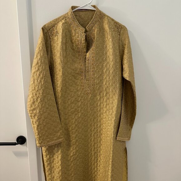 2 Kurtas, 1 Vest, 1 Veshti, 1 White Pants - Picture 1 of 8